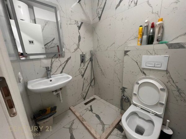 Tirane, jepet me qera apartament 1+1 Kati 2, 550 m² 550 € (Shkolla e Bashkuar)