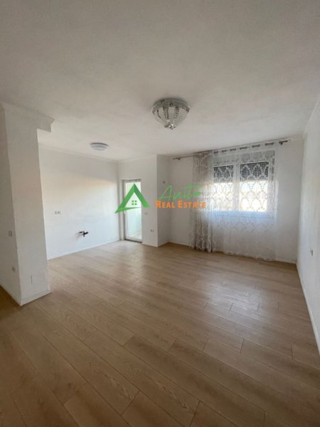 Tirane, jepet me qera apartament 1+1+Ballkon Kati 9, 65 m² 350 € (Misto Mame)