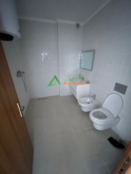 Tirane, jepet me qera apartament 1+1+Ballkon Kati 9, 65 m² 350 € (Misto Mame)