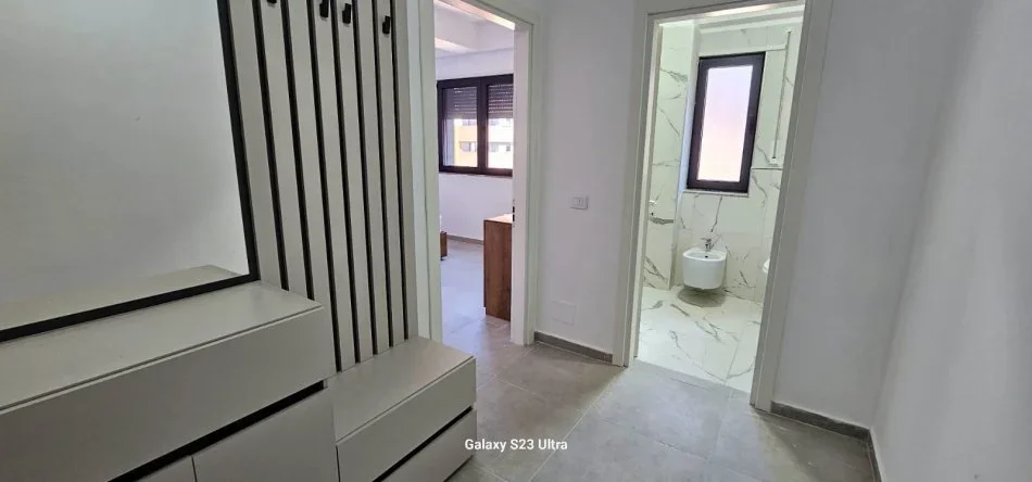 Tirane, jepet me qera apartament 1+1+Ballkon Kati 4, 70 m² 550 € 