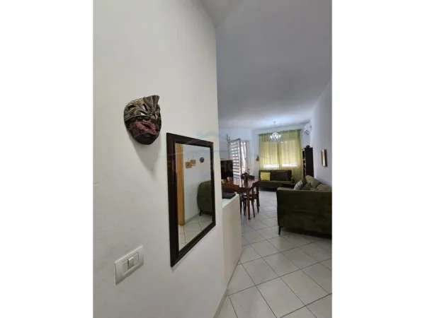 Durres, jepet me qera apartament 1+1+Aneks+Ballkon Kati 4, 65 m² 350 € (Shkembi i Kavajes)