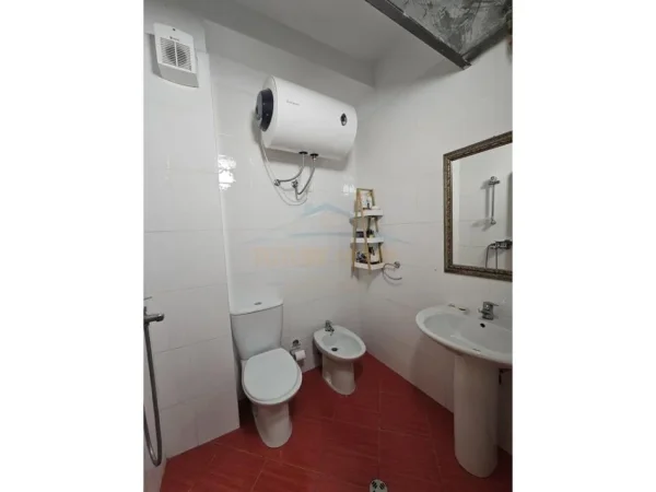 Durres, jepet me qera apartament 1+1+Aneks+Ballkon Kati 4, 65 m² 350 € (Shkembi i Kavajes)