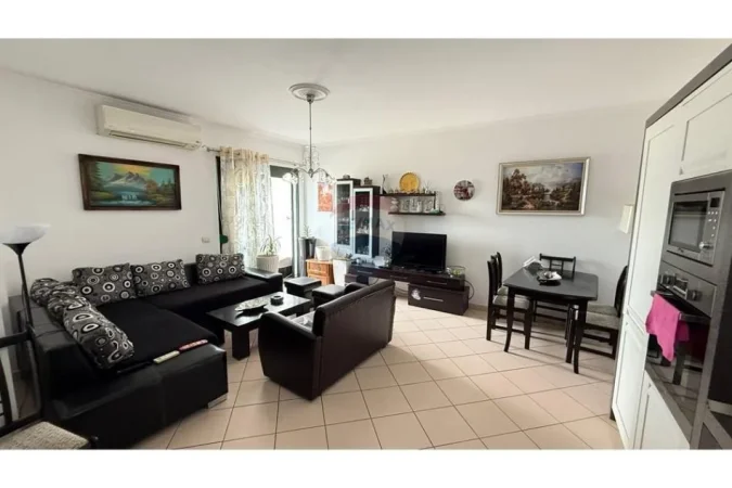 Tirane, shitet apartament 1+1 Kati 5, 74 m² 146.000 € (Rruga Kavajes! 146,000 €)