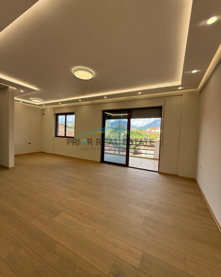 Tirane, shitet apartament 2+1+Ballkon Kati 1, 115 m² (Rruga 4 Deshomoret) 219.000Euro