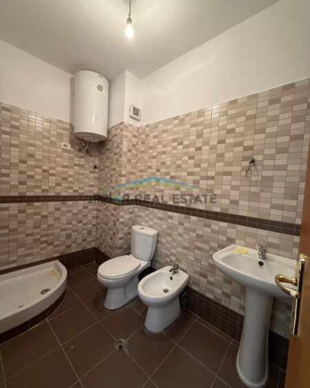 Tirane, shitet apartament 2+1+Ballkon Kati 1, 115 m² (Rruga 4 Deshomoret) 219.000Euro