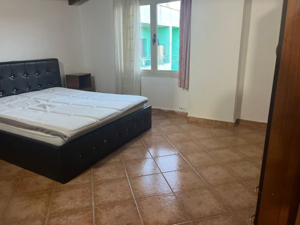 SHTËPI ME QIRA 2+1 –afer Trenit , rruga Besa  400 € per 4 persona