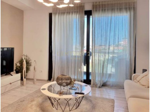 Tirane, jepet me qera apartament 2+1+BLK Kati 5, 115 m² 1.300 Euro (Rr. e Elbasanit)