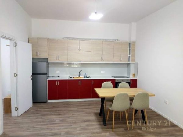 Tirane, jepet me qera apartament 1+1 Kati 4, 77 m² 480 Euro (21 Dhjetori)
