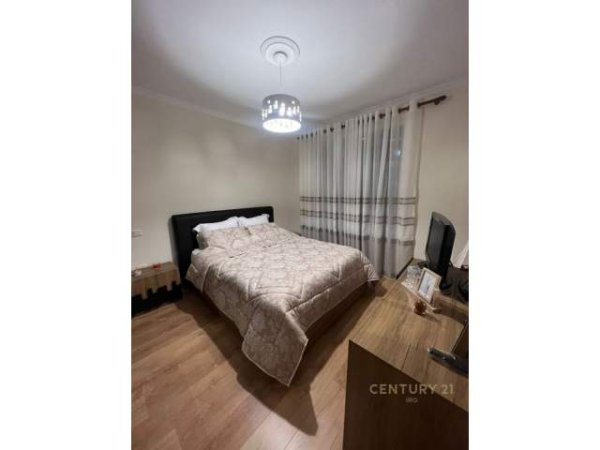 Tirane, jepet me qera apartament 1+1+BLK Kati 8, 65 m² 450 Euro (Rruga Beqir Luga)