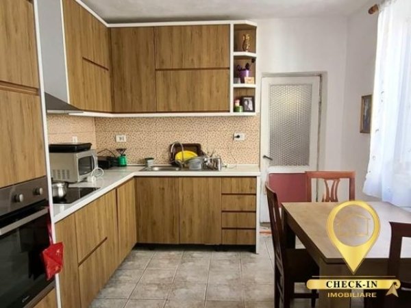 Tirane, shitet shtepi 1 Katshe Kati 0, 104 m² 150.000 Euro (Tek Medreseja)