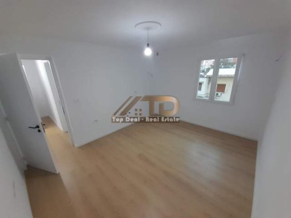 Tirane, shitet apartament 1+1+BLK Kati 4, 43 m² 78.000 Euro (Pazari i Ri)