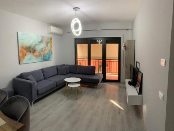 Tirane, jepet me qera apartament 1+1+BLK Kati 2, 72 m² 400 Euro (Unaze e Re)