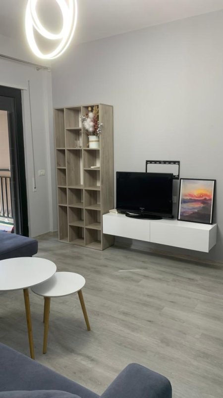 Tirane, jepet me qera apartament 1+1+BLK Kati 2, 72 m² 400 Euro (Unaze e Re)