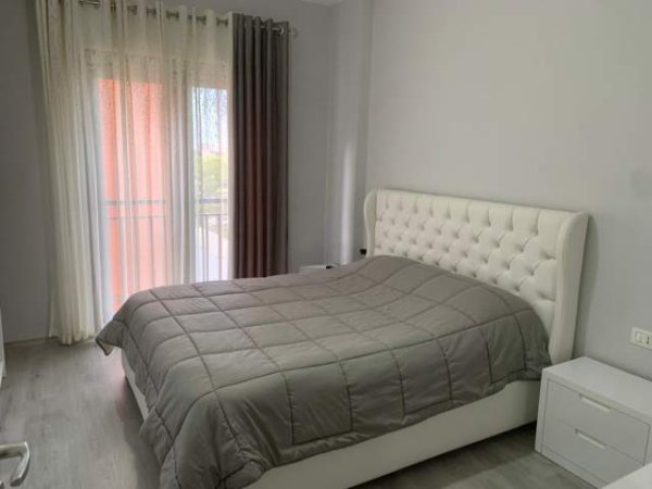 Tirane, jepet me qera apartament 1+1+BLK Kati 2, 72 m² 400 Euro (Unaze e Re)