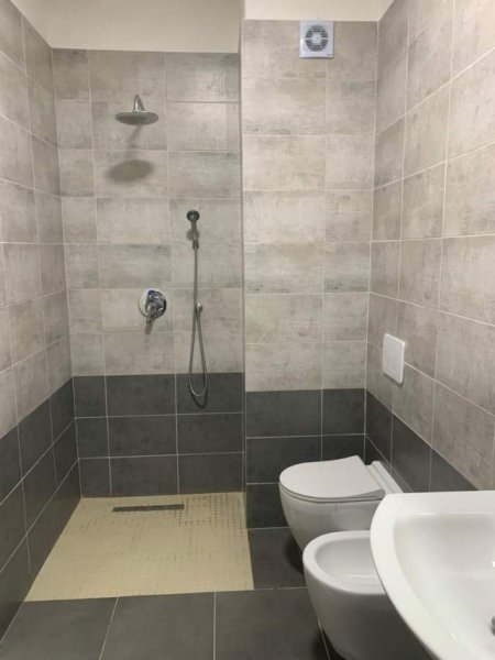 Tirane, jepet me qera apartament 1+1+BLK Kati 2, 72 m² 400 Euro (Unaze e Re)