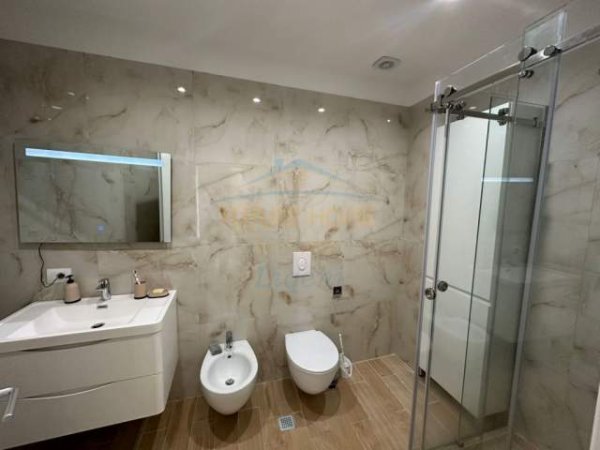 Tirane, jepet me qera apartament 2+1 Kati 11, 103 m² 600 Euro (Fusha e Aviacionit)