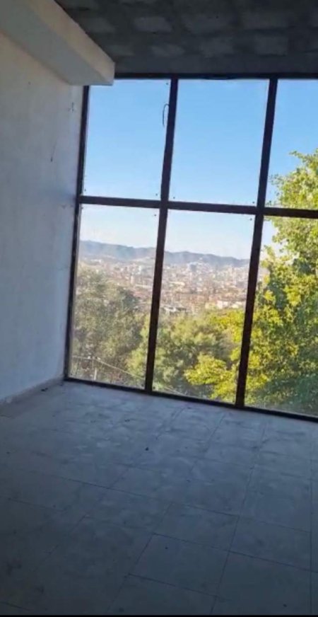 Tirane, shitet ambjent biznesi Kati 0, 113 m² 98.000 Euro (Lugano Residence)