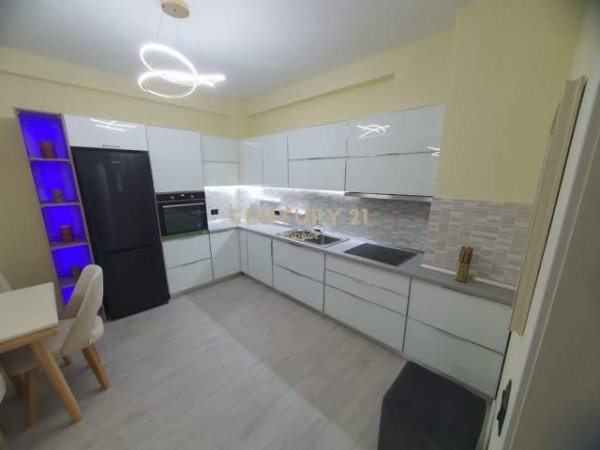 Tirane, jepet me qera apartament 2+1+BLK Kati 4, 120 m² 460 Euro (ASTIR UNAZA E RE)