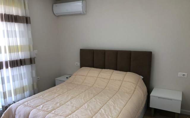 Tirane, jepet me qera apartament 1+1+BLK Kati 6, 65 m² 450 Euro (Ali Demi)