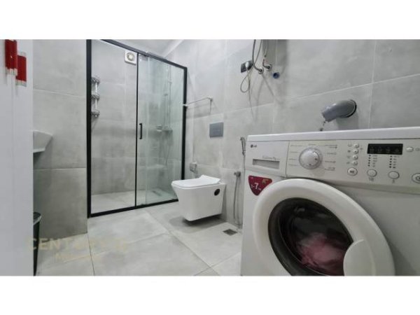 Tirane, jepet me qera apartament 3+1 Kati 3, 100 m² 650 Euro (Komuna e Parisit)