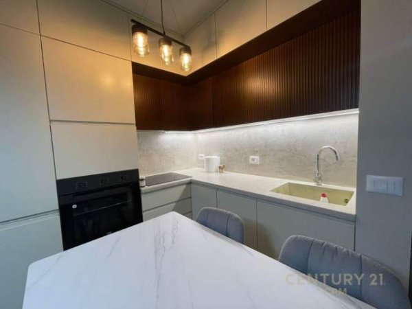 Tirane, jepet me qera apartament 1+1 Kati 7, 50 m² 600 Euro (Shkolla e Baletit)