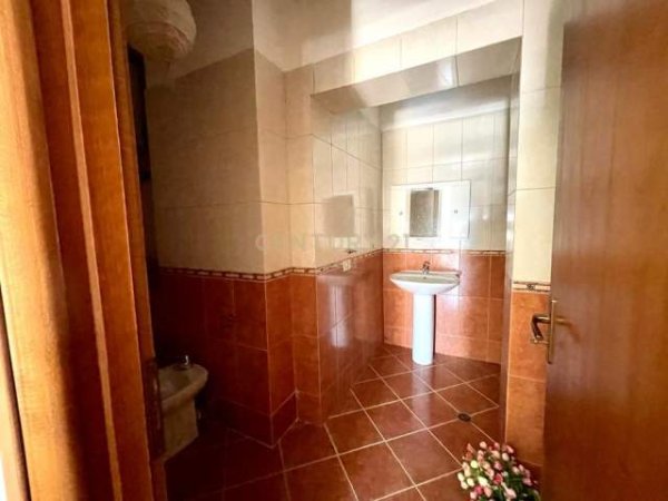Tirane, shitet apartament 2+1+BLK Kati 9, 107 m² 140.000 Euro (21 Dhjetori)