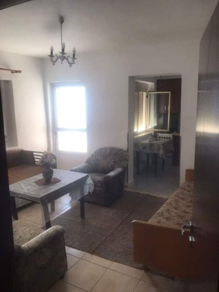 Korce, jepet me qera apartament 2+1+BLK Kati 5, 65 m² 19.000 Leke