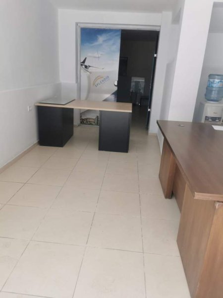Tirane, jepet me qera ambjent biznesi Kati 0, 40 m² 350 Euro (Rruga Fortuzi)