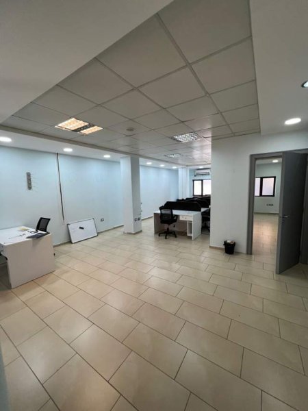 Tirane, jepet me qera ambjent biznesi Kati 2, 115 m² 500 Euro (21 Dhjetori)