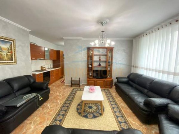 Tirane, jepet me qera apartament 1+1 Kati 3, 70 m² 600 Euro (Rruga e Kosovareve)