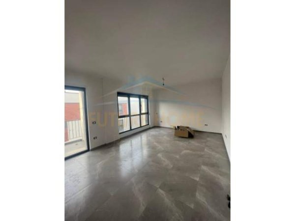 Tirane, jepet me qera apartament 1+1 Kati 2, 70 m² 500 Euro (Liqeni i Thate)