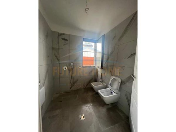 Tirane, jepet me qera apartament 1+1 Kati 2, 70 m² 500 Euro (Liqeni i Thate)