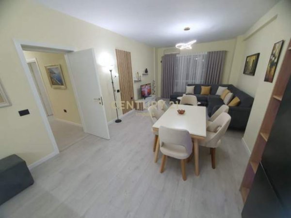 Tirane, jepet me qera apartament 2+1+BLK Kati 4, 120 m² 460 Euro (ASTIR UNAZA E RE)