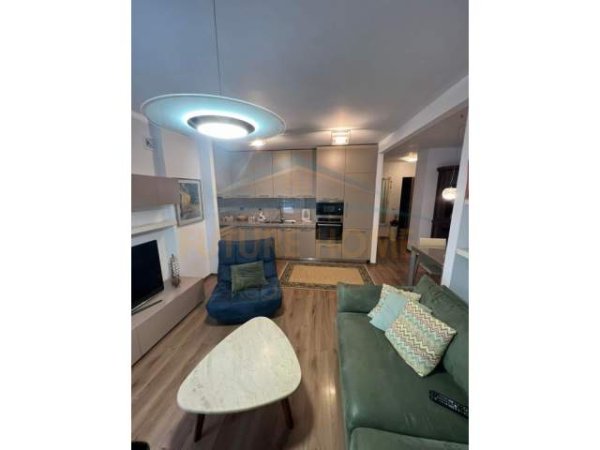 Tirane, jepet me qera apartament 2+1 Kati 3, 80 m² 500 Euro (Selvia)