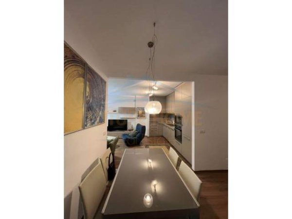 Tirane, jepet me qera apartament 2+1 Kati 3, 80 m² 500 Euro (Selvia)