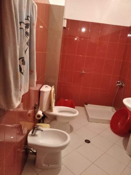 Lezhe, jepet me qera apartament 1+1+BLK 67 m²  (Ne qender te shengjini)
