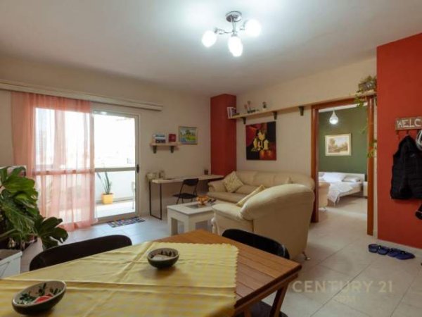 Tirane, jepet me qera apartament 1+1+BLK Kati 6, 80 m² 400 Euro (rruga e Barrikadave)
