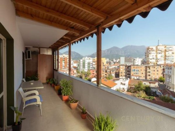 Tirane, jepet me qera apartament 1+1+BLK Kati 6, 80 m² 400 Euro (rruga e Barrikadave)