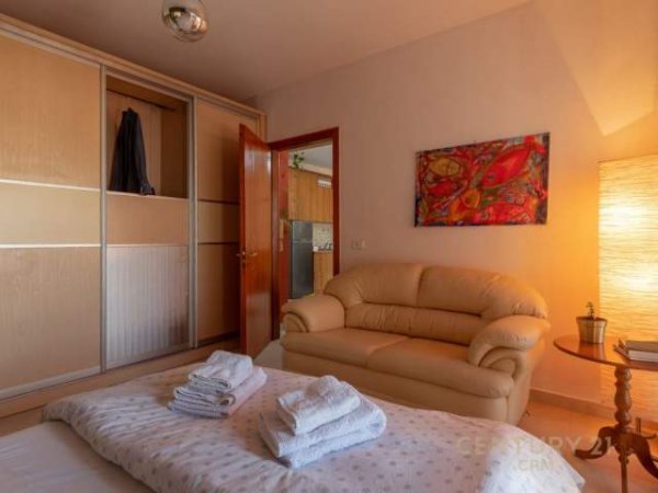 Tirane, jepet me qera apartament 1+1+BLK Kati 6, 80 m² 400 Euro (rruga e Barrikadave)