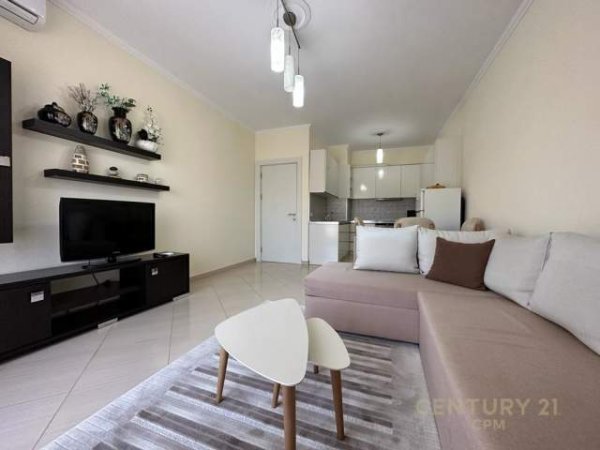 Tirane, jepet me qera apartament 1+1 Kati 7, 75 m² 450 Euro (Jordan Misja Tek Panorama Tirana)