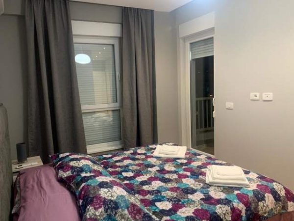 Tirane, jepet me qera apartament 2+1+BLK Kati 4, 90 m² 700 Euro (Kompleksi Kontakt)