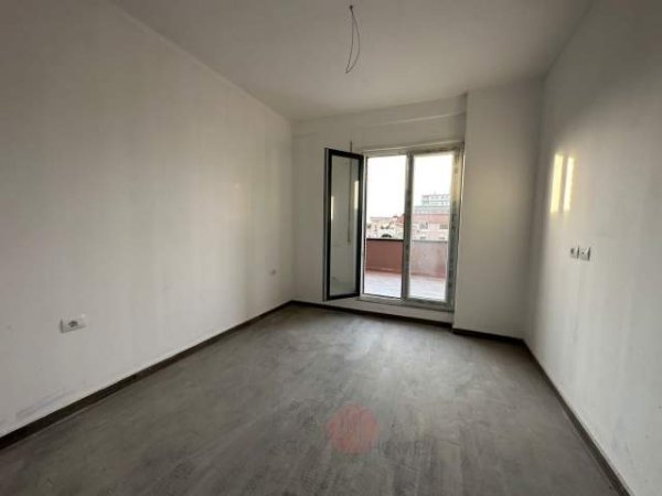 Tirane, jepet me qera apartament 3+1+BLK Kati 2, 140 m² 25.000 Leke (KAMEZ)