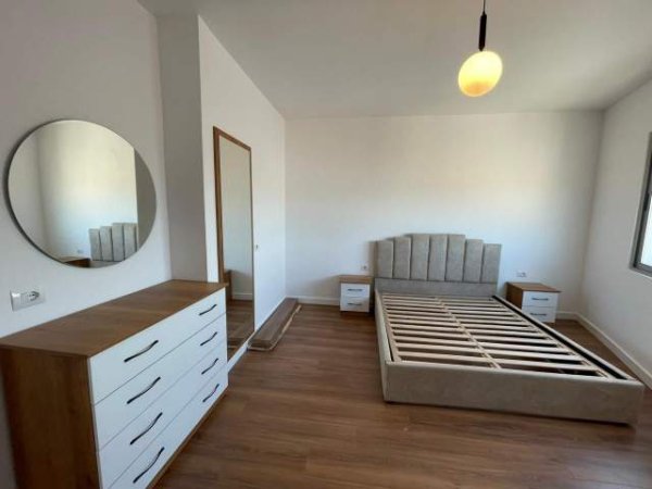 Tirane, jepet me qera apartament Kati 10, 105 m² 450 Euro (astir)