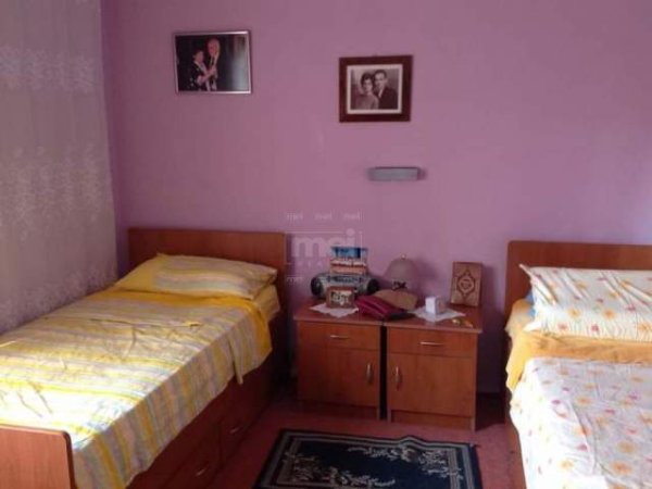 Tirane, jepet me qera apartament 2+1 Kati 2, 70 m² 280 Euro (Klani)