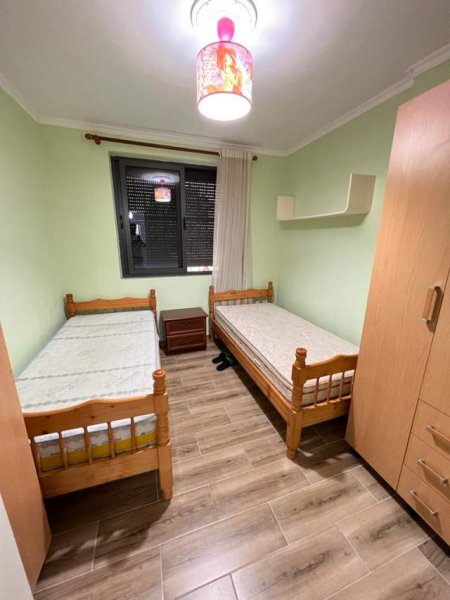 Tirane, jepet me qera apartament 2+1+BLK Kati 2, 77 m² 400 Euro (Rruga Durresit)