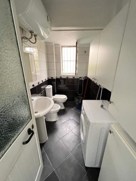 Tirane, jepet me qera apartament 2+1+BLK Kati 2, 77 m² 400 Euro (Rruga Durresit)