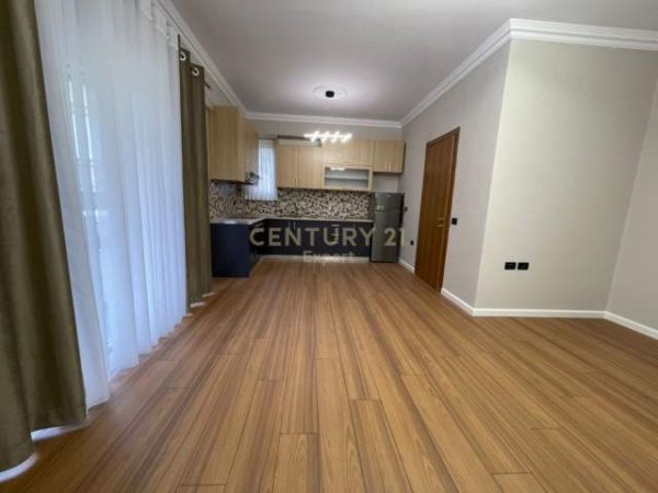 Tirane, shes apartament 1+1 104.000 Euro (Komuna e Parisit)