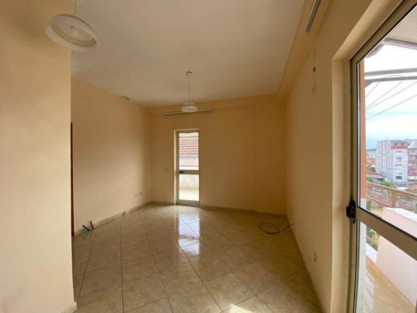 Tirane, jepet me qera apartament 1+1+A+BLK Kati 4, 68 m² 220 Euro (Rruga Kongresi Manastirit)