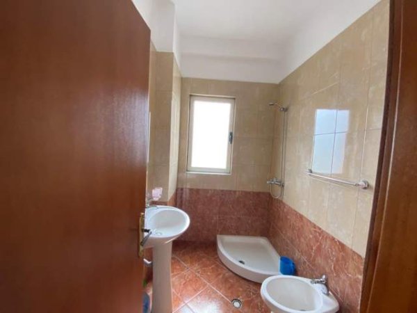 Tirane, jepet me qera apartament 1+1+A+BLK Kati 4, 68 m² 220 Euro (Rruga Kongresi Manastirit)