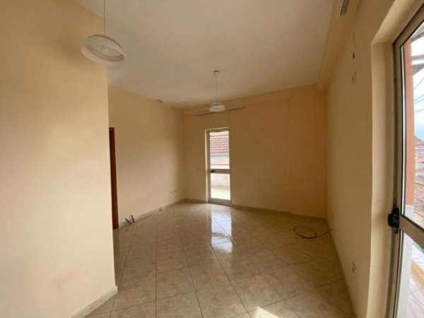Tirane, jepet me qera apartament 1+1+A+BLK Kati 4, 68 m² 220 Euro (Rruga Kongresi Manastirit)